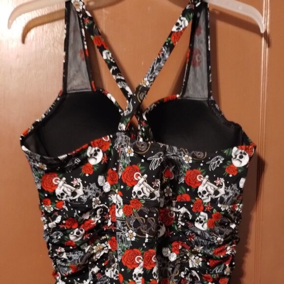 Torrid SIZE 4 (26) Bathing Suit SWIMSUIT Romper Tattoo Skull Dice Roses PREOWNED - Picture 4 of 10